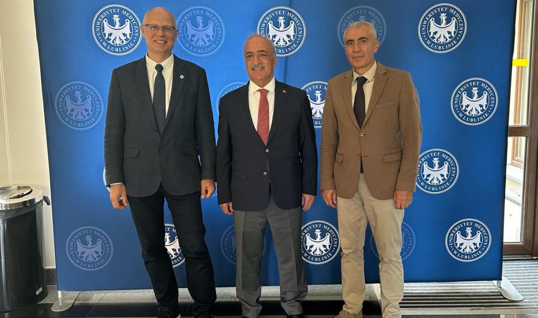 Atatürk Üniversitesi Rektörü Prof.