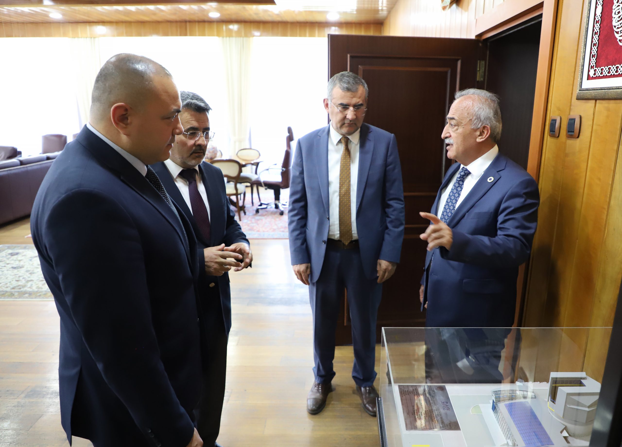 Rektör Çomaklı, Özbek heyetini kabul etti