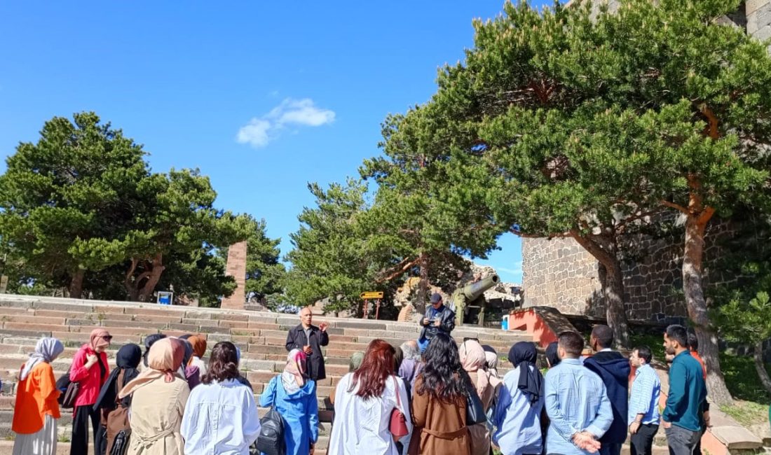 Üniversiteli öğrenciler 93 ruhunu andı Atatürk Üniversitesi (A.Ü) İlahiyat